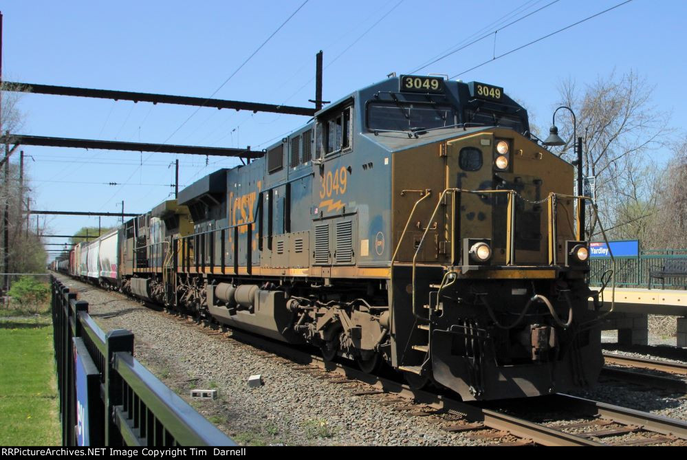 CSX 3049 leads Q404